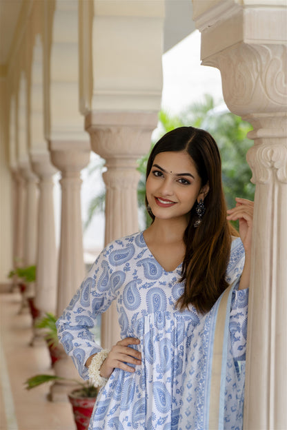 Women Block Printed Kurta and Pant Set With Dupatta in Traditional design