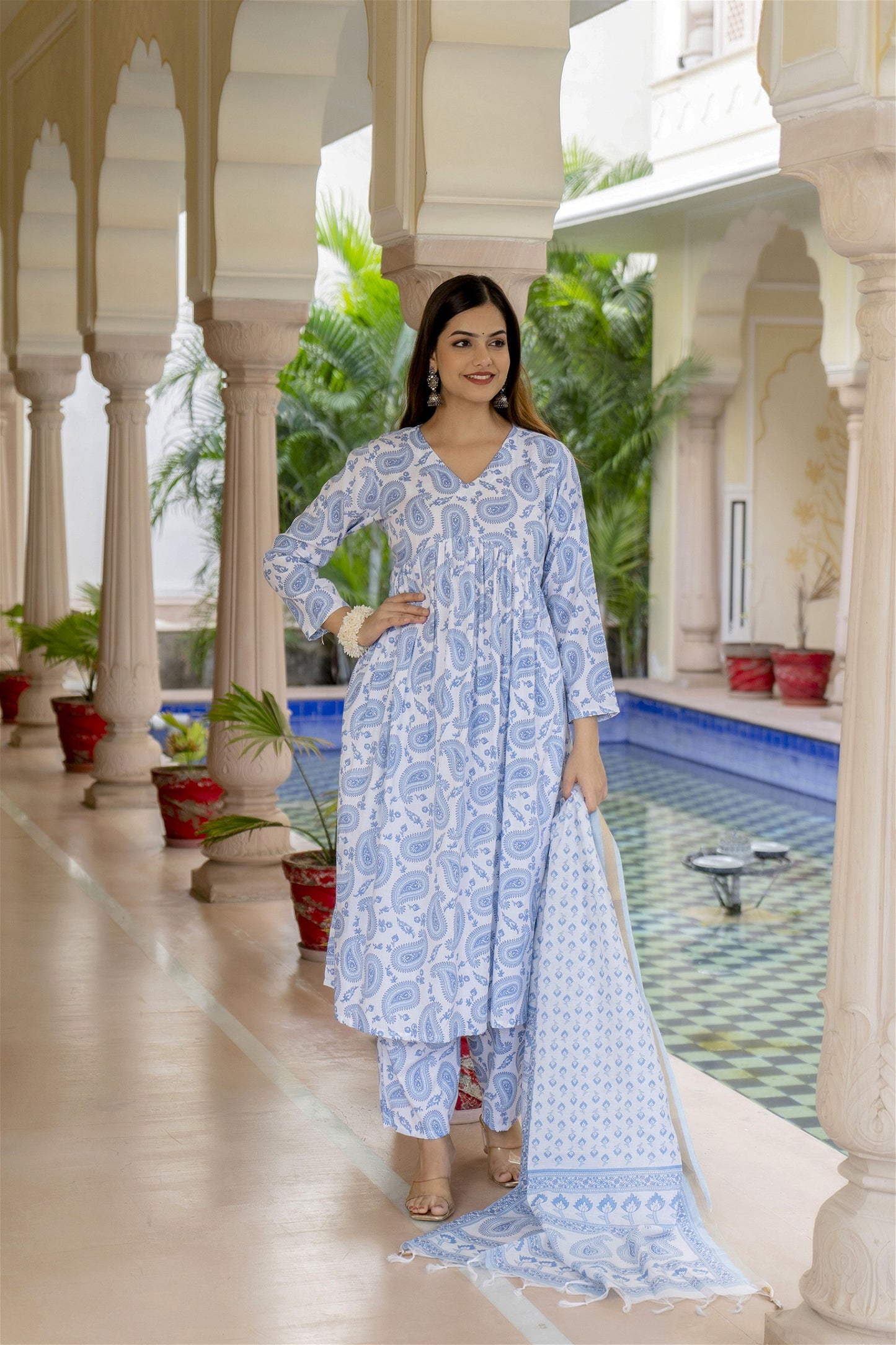 Women Block Printed Kurta and Pant Set With Dupatta in Traditional design