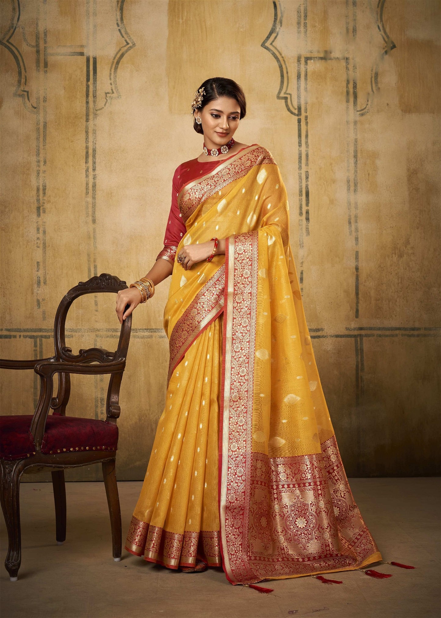 Women's Tissue Silk With Contract Border Weaving Saree