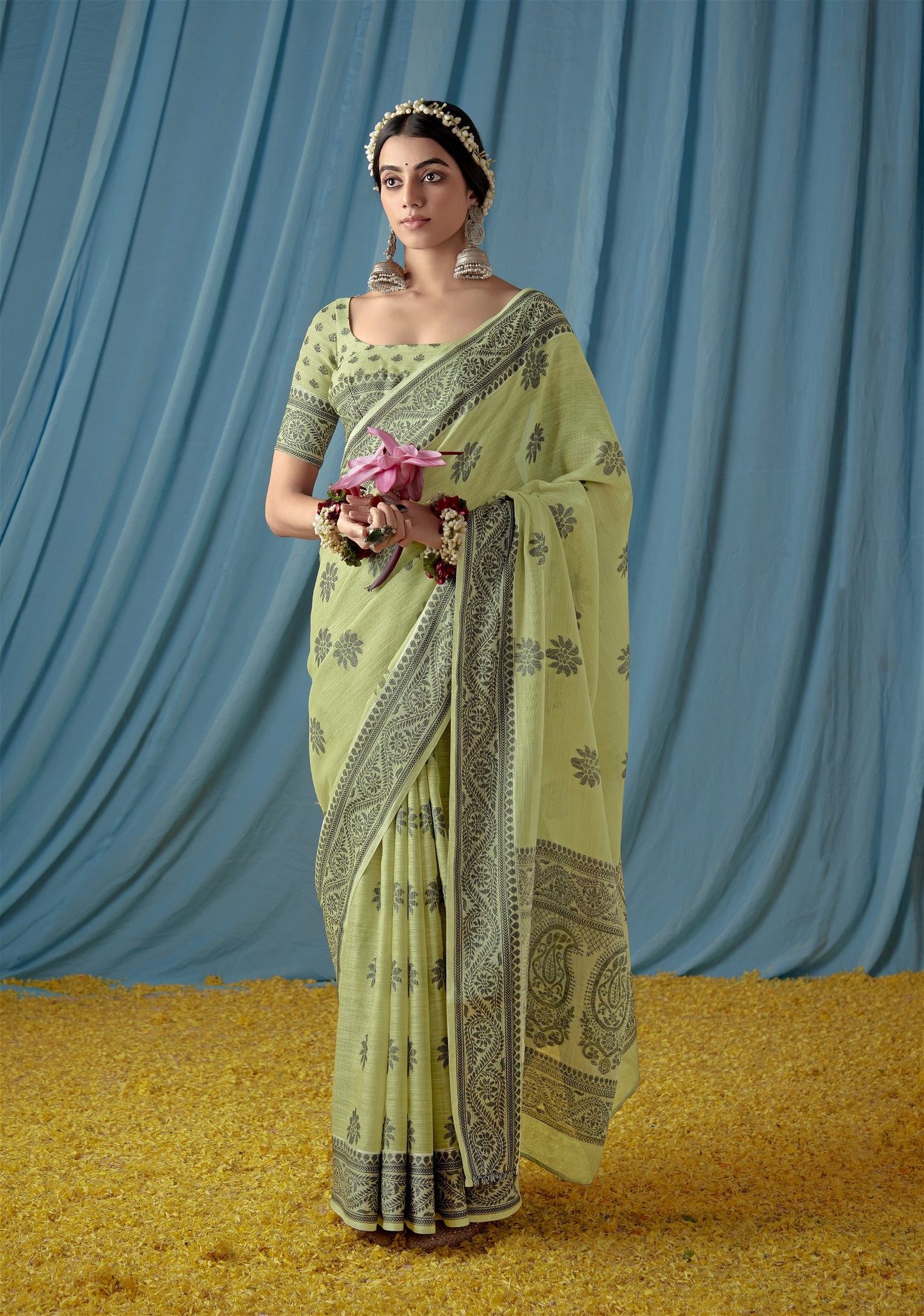 Green Colour Beautiful Traditional Wear Lucknowi Linen Saree